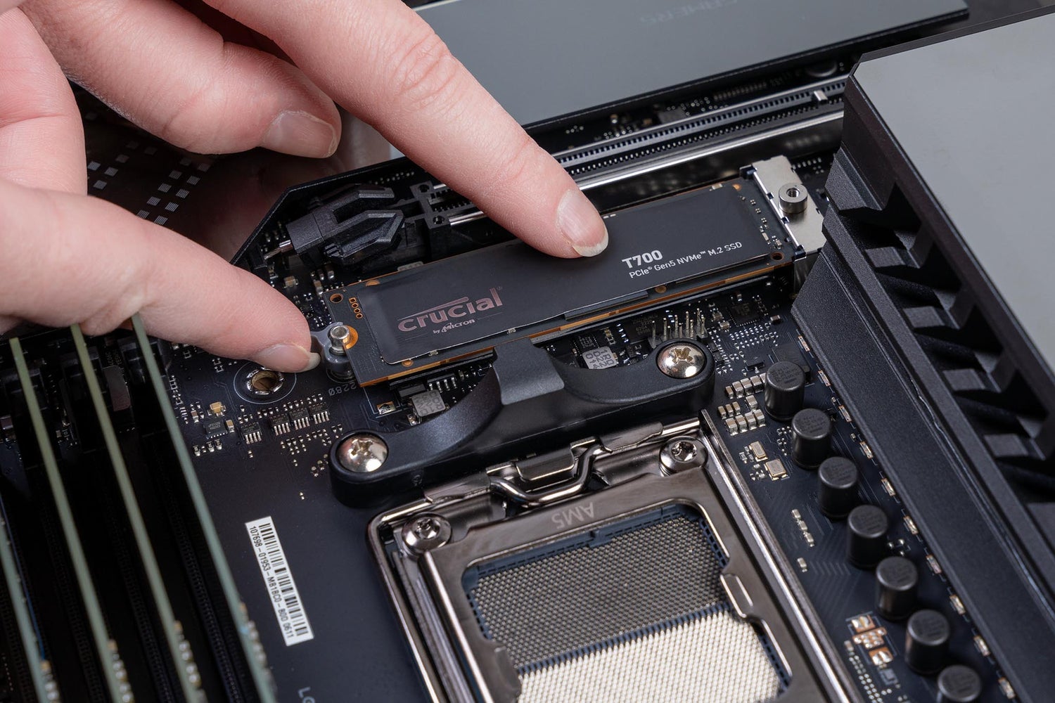 Fingers showing Crucial T700