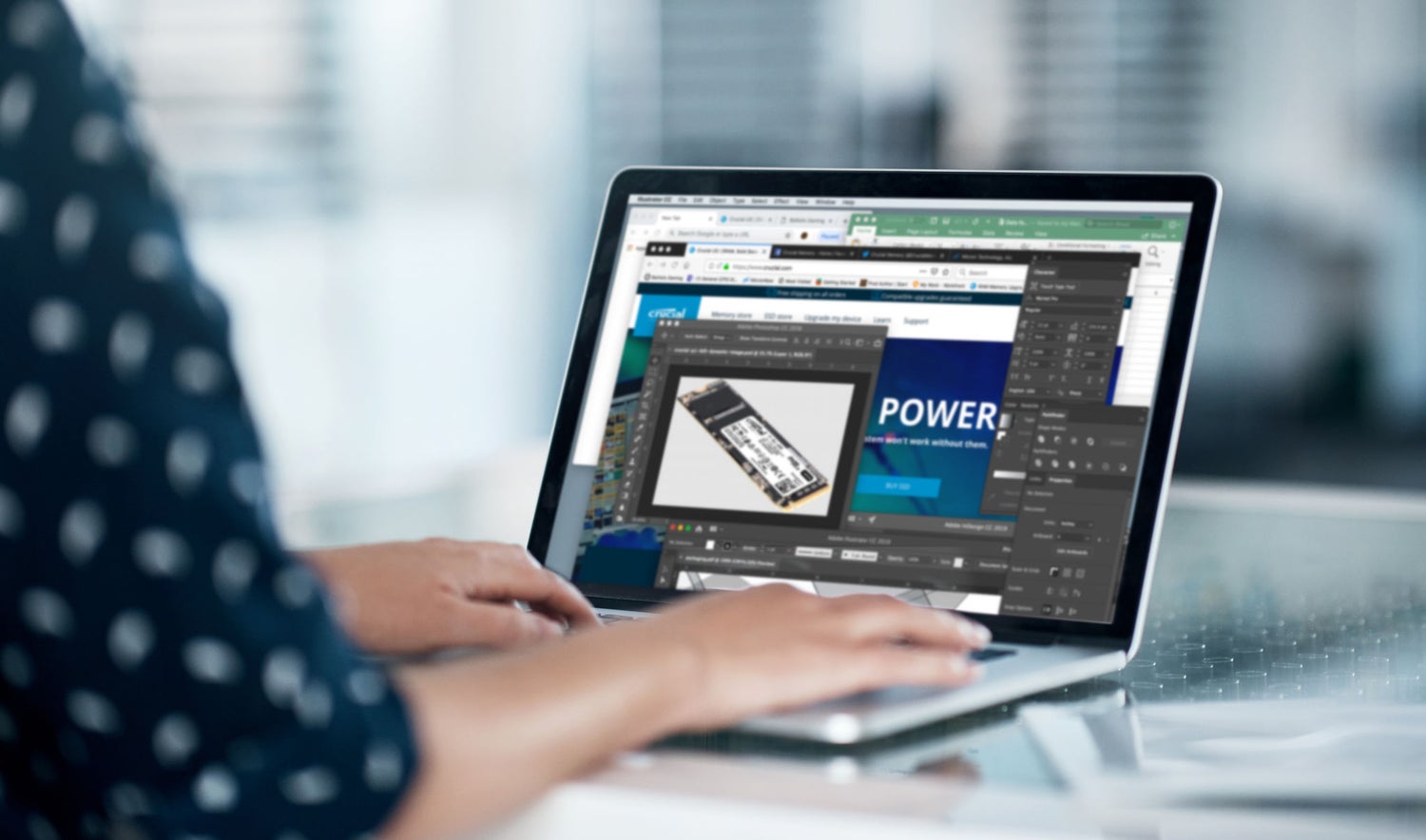 Laptop user multitask window
