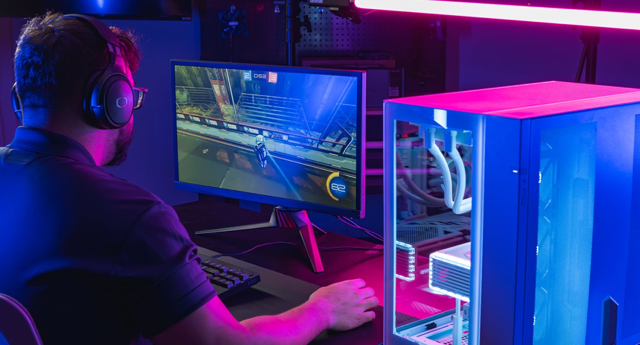 crucial-DDR5-desktop-memory-woman-video-editing-web