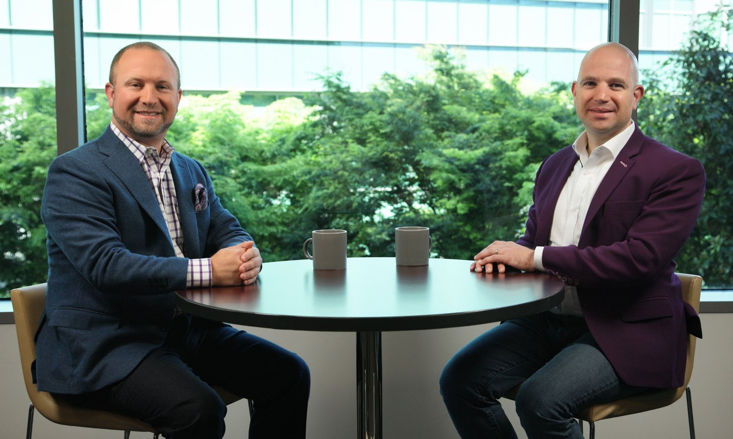 Jeremy Werner 坐在左侧，Liran 在右侧 