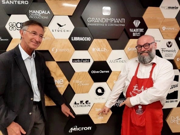 Roberto Bez 与 PizzAut 创始人 Nico Acampora 合影